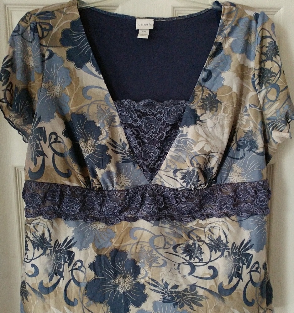 "Lane Bryant Venezia" Plus SizeTop (PRICE DROP)